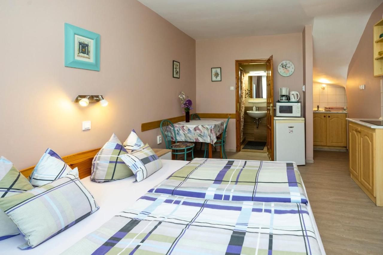 Cecey Apartman Эгер Экстерьер фото