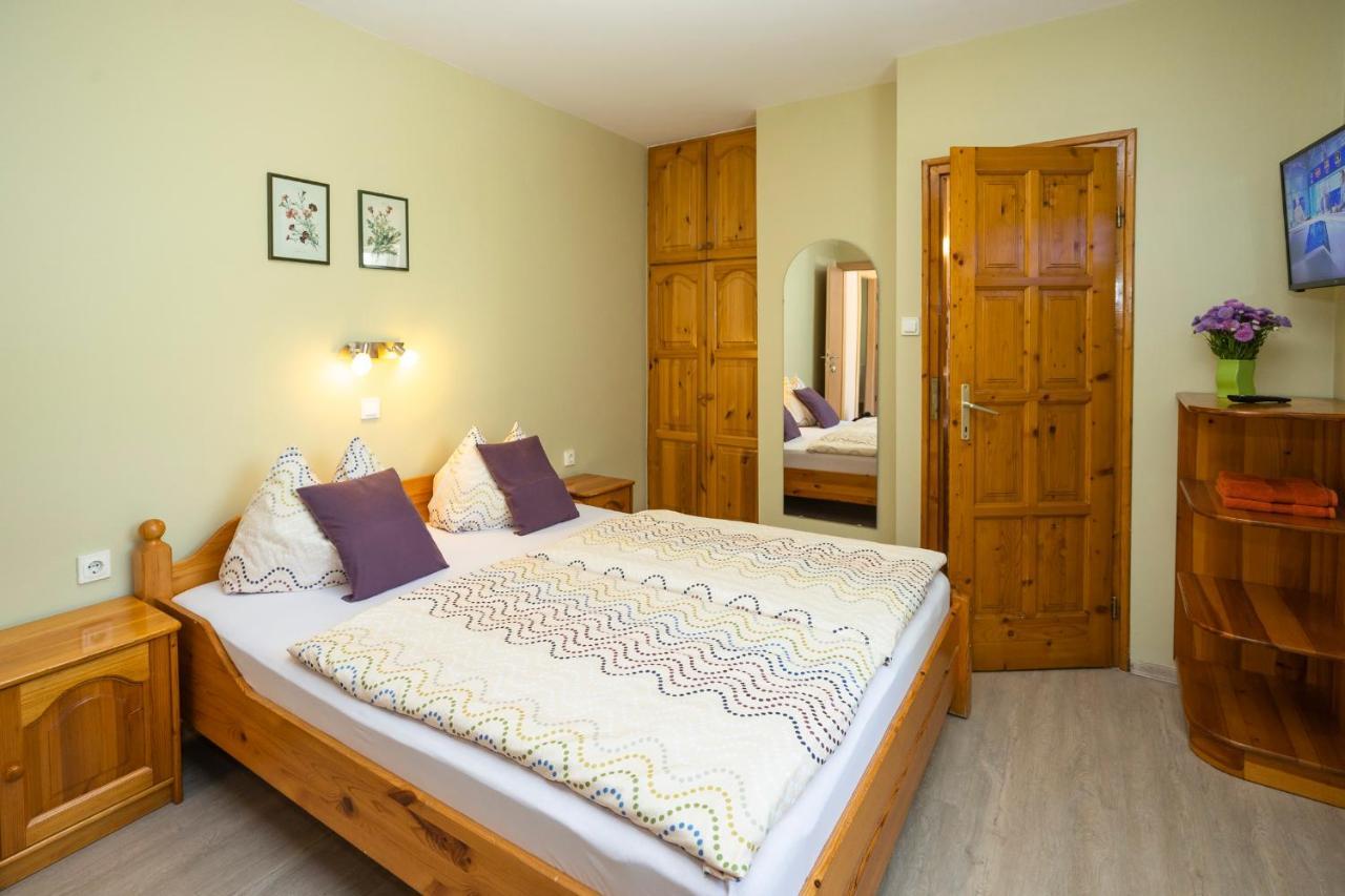 Cecey Apartman Эгер Экстерьер фото