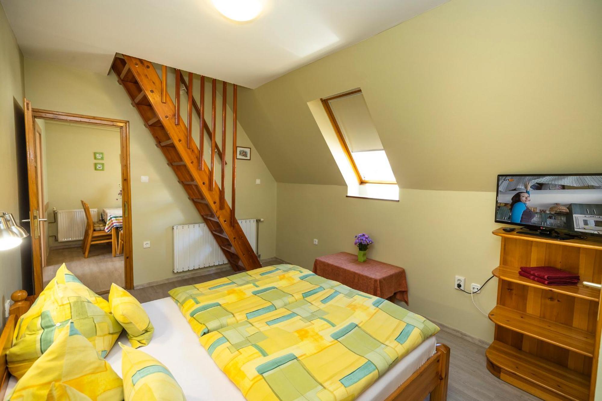 Cecey Apartman Эгер Экстерьер фото