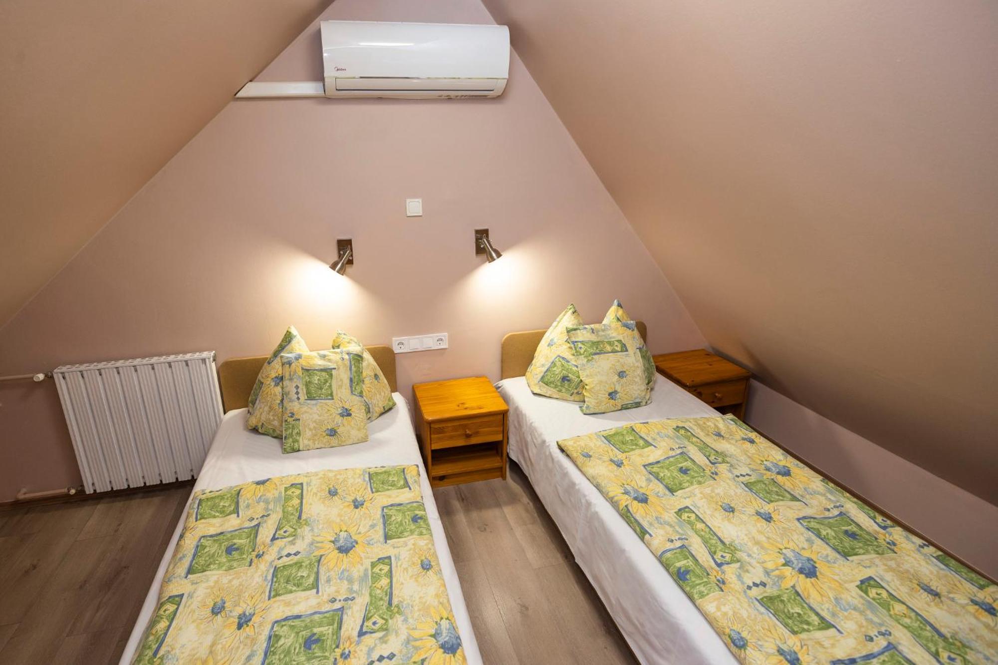 Cecey Apartman Эгер Экстерьер фото