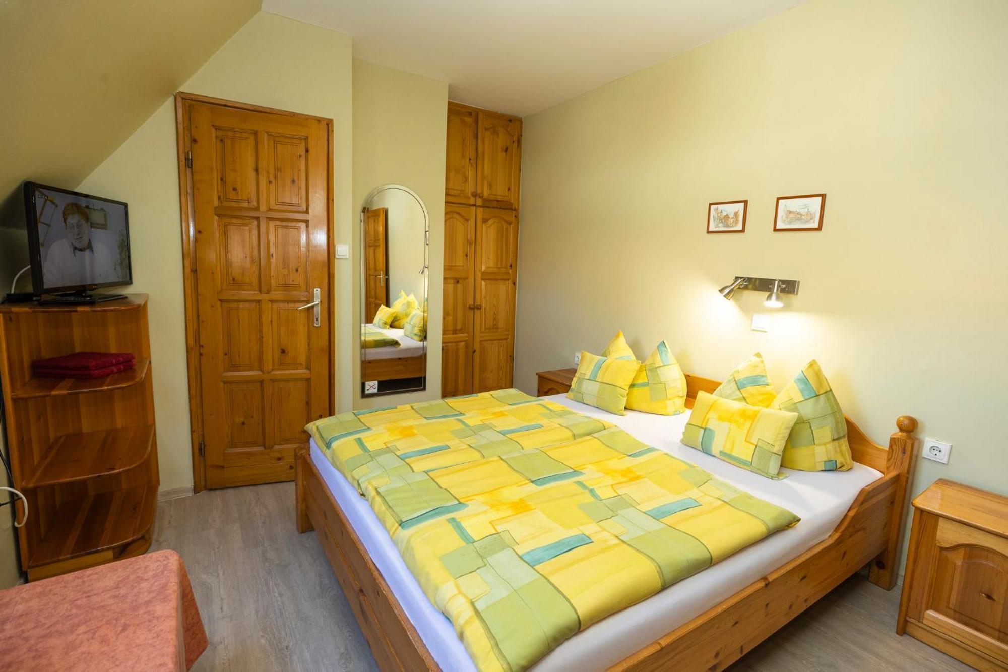 Cecey Apartman Эгер Экстерьер фото