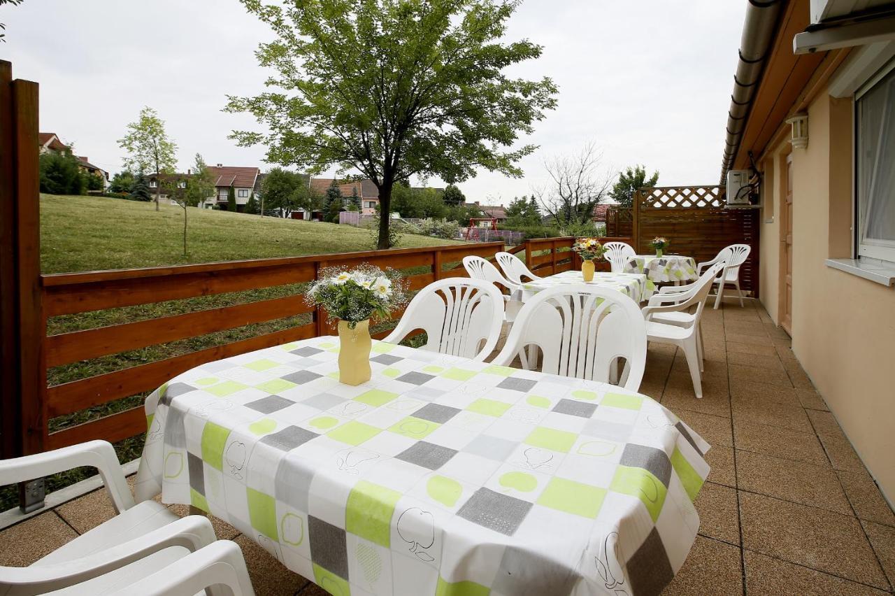 Cecey Apartman Эгер Экстерьер фото